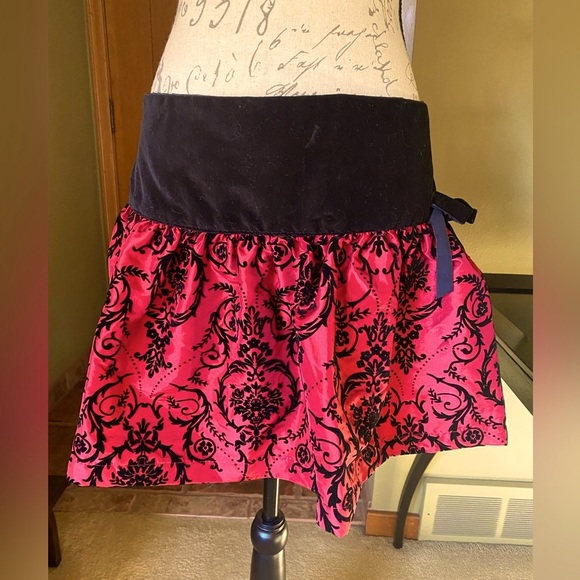 NWT Sexy Burgundy satin look w/Black velvet detail cocktail hostess half apron - Picture 1 of 9